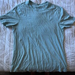 Men’s Lululemon fundamental tshirt